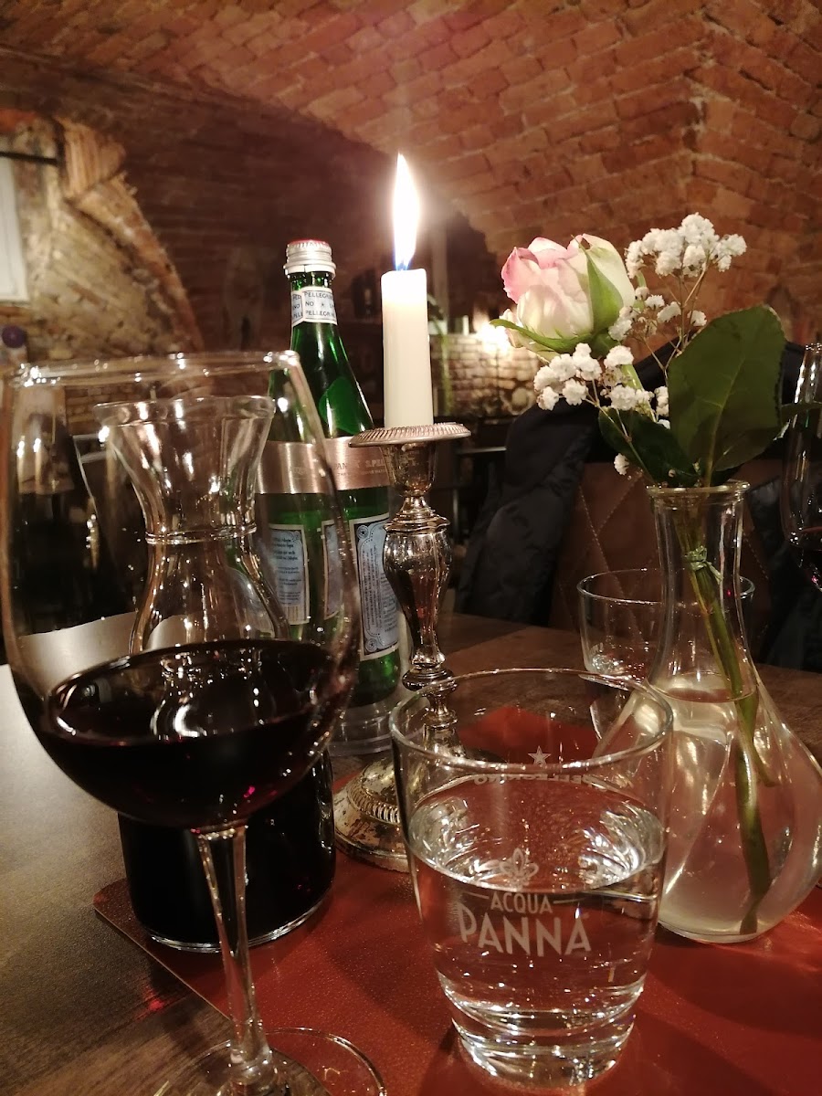 Romantischer Gewölbetisch